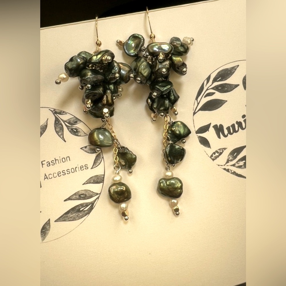 Green pearls earrings